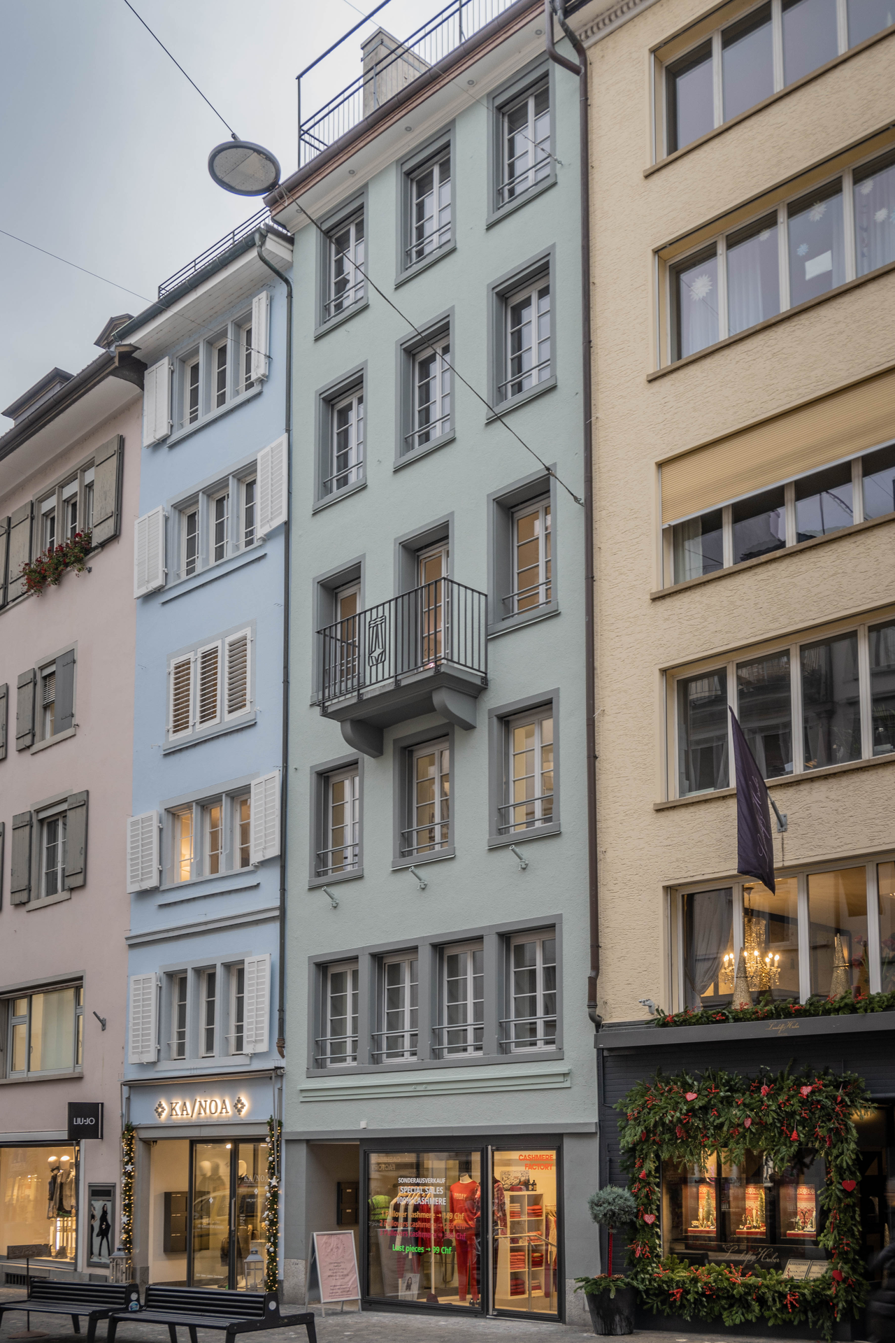 Fassade des renovierten Altbaus in Zürich.