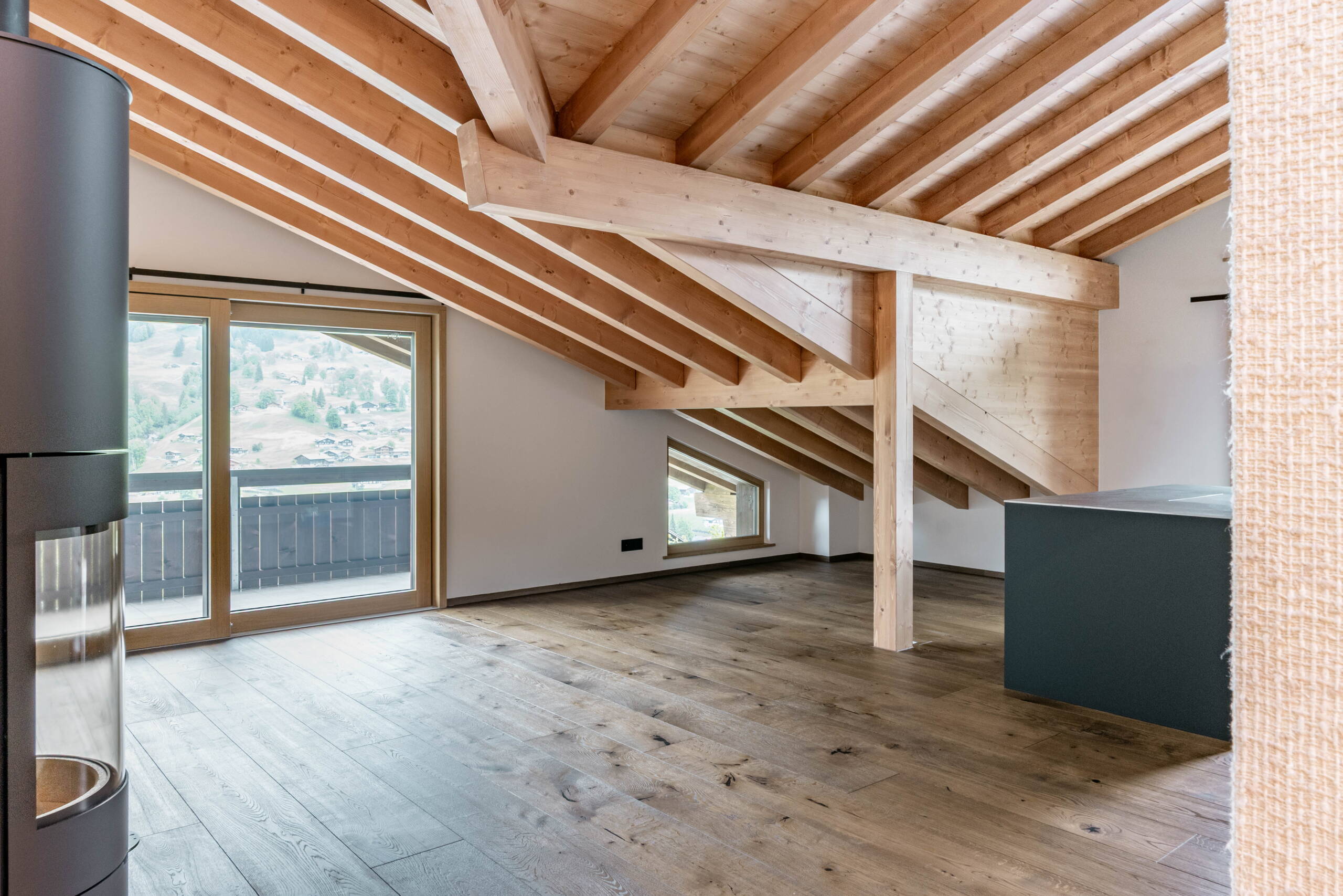 Innenansicht einer Dachgeschosswohnung im Chalet GRINTIL