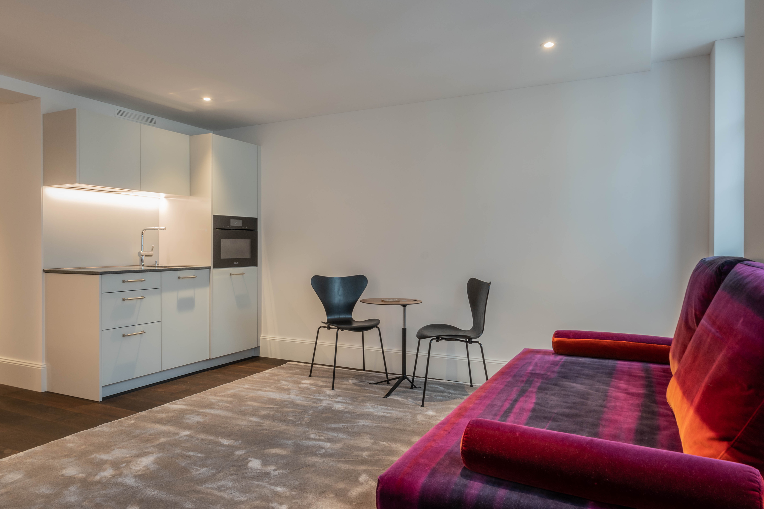 Esszimmer des Apartments im Dachgeschoss des Altbaus.