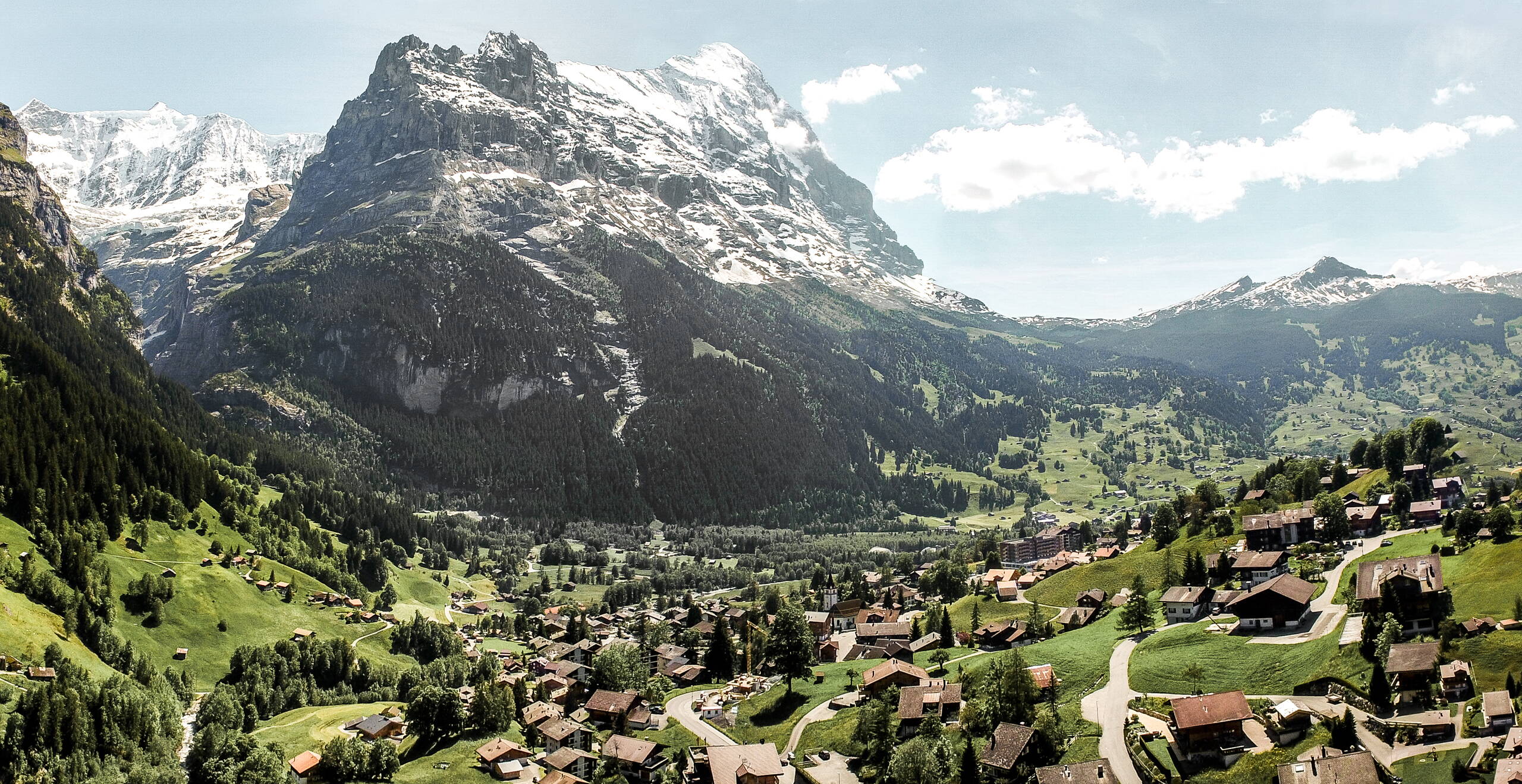 GRIWARENT GRIWARENT - View of Grindelwald in spring.